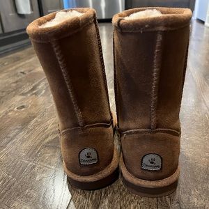 Youth Bearpaw Boots Size 4 *LIKE NEW*